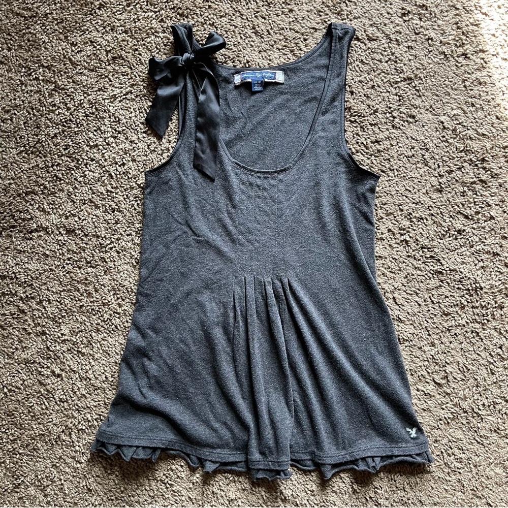 EUC American Eagle Outfitters dark gray tank with satin bow at shoulder size XS